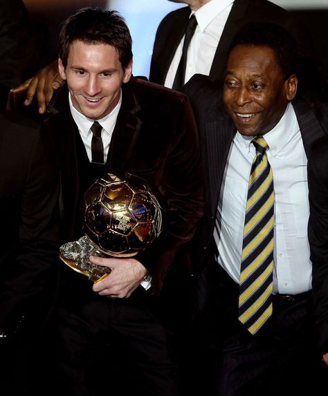 Pele & Lionel Messi Ronaldo Inter, Messi Videos, Soccer Inspiration, Cr7 Ronaldo, Messi And Ronaldo, Lockscreen Wallpaper, Leo Messi, World Of Sports, Sport Football