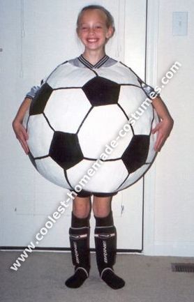 Halloween 2004 Coolest Homemade Costume Contest Runner-Up. Soccer Ball costume submitted by Lori from Fuquay-Varina, NC... Soccer Costume, Basketball Costume, Childrens Halloween Costumes, Ball Costume, Sports Halloween, Crazy Hat, Sports Costume, Soccer Stuff, Homemade Costume