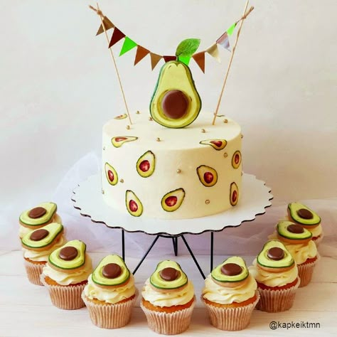 Avocado Cupcakes Decoration, Avocado Cake Design, Childrens Party Food, Avocado Party, Avocado Cake, 9th Birthday Cake, Avocado Dessert, Avocado Baby, Gender Reveal Party Theme