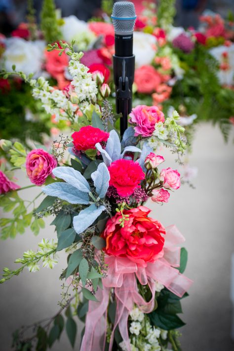 Flower-adorned microphone stand at a ceremony #weddings Microphone Stand Aesthetic, Flower Microphone, Headliner Ideas, Diy Microphone, Swedish Girls, Fotos Ideas, Mic Stand, Garden Party Birthday, Stand Ideas