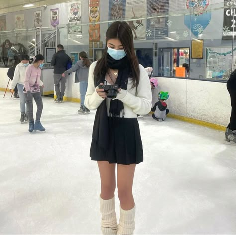 Ice Skate Aesthetic, Skate Aesthetic Outfits, Skate Girl Outfit, Aesthetic Skate, Skate Outfit, Skate Aesthetic, Mall Outfit, Figure Skating Outfits, Ice Skating Outfit