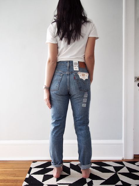 Your Guide to Levi's 501 Jeans (See Them On, Too!) - The Mom Edit Levis 501 Women Outfits, Levi's Jeans Outfit, Levi 501 Outfit, Levi 501 Jeans Women Outfit, Levis Women Outfits, 501 Jeans Outfit, 501 Levis Women Outfits, Levis 501 Outfit, Levi 501 Jeans Women