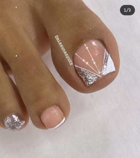 Toe Nail Designs Acrylic, Semi Pies, Pedicure Tradicional, Nails Pies, French Toe Nails, Bridal Nails Designs, Quick Nail Art, Pedicure Nail Designs, Gel Toe Nails