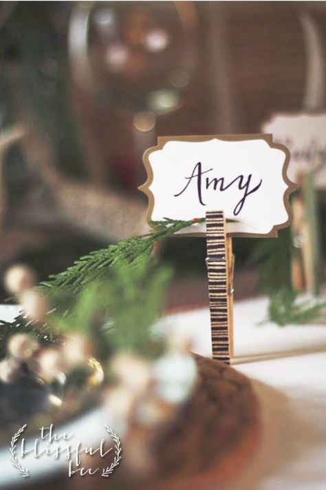 Clothes Pin Place Card Holders Clothes Pin Name Tags, Pin Ornaments, Clothes Pin Ornaments, Mercury Glass Diy, Crafts Clothes, Easy Fall Wreaths, Recycled Book, Christmas Tablescape, Diy Chalkboard