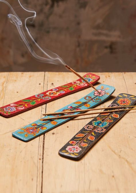 Incense Photography, Hand Catching, Wooden Incense Holder, Stick Incense, Teenager Gifts, Incense Sticks Holder, Beauty Finds, Incense Holders, Helping Hand