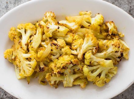 Roasted Curried Cauliflower Recipe Curry Roasted Cauliflower, Low Carb Taco, Curried Cauliflower, Overnight Oat, Cauliflower Recipe, Vegan Recipes Videos, Pasta Carbonara, Cauliflower Curry, Curry Spices