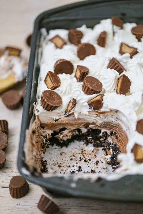 Reeses Cool Whip Dessert, Chocolate Pb Desserts, Summer Desserts Easy No Bake Simple, Oreo Peanut Butter Dessert, Easy Chocolate Peanut Butter Desserts, Peanut Butter Chocolate Desserts, Peanut Butter Lush, No Bake Desserts Easy, Peanut Butter Delight