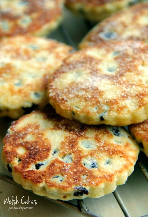 Jo and Sue: Welsh Cakes Welsh Cakes Recipe, Welsh Food, Welsh Cakes, Welsh Recipes, British Foods, Scottish Food, English Recipes, Scottish Recipes, British Recipes