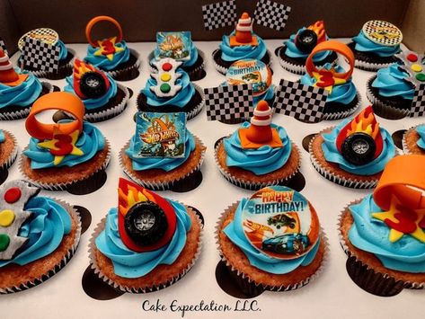 Hot Wheels Cake Pops, Hot Wheels Cupcakes, Hot Wheels Themed Birthday Party, Monster Jam Birthday, Hot Wheels Cake, Blaze Birthday, Baby First Birthday Themes, Hotwheels Birthday Party, Cars Birthday Cake