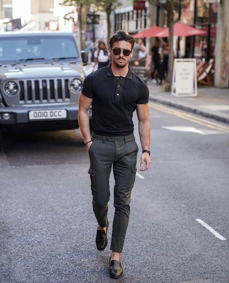 Men’s Style Destination on Instagram: “Casual men's outfit. 👍or👎 Follow @mensstyledestination_ Credit: @rowanrow . . . . . #mensfashion #mensclothing #fashion…” Semi Formal Mens Outfits, Men Dinner Outfit Night, Semi Formal Outfit Ideas, Mens Semi Formal Outfit, Formal Date Night Outfit, Formal Outfit Men, Outfit Semi Formal, Rowan Row, Formal Outfit Ideas