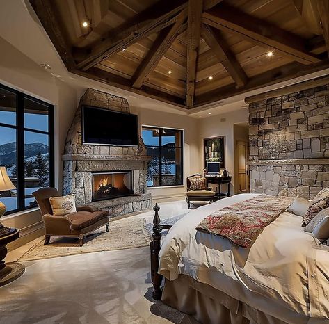 Cabin Hotel Room, Ranch House Master Bed, Barndominium Ideas Interiors Bedroom, Mountain House Interior Bedroom, Electric Fireplace Bedroom Ideas Master Suite, Colorado Bedroom Decor, Log Cabin Bedrooms Master Suite, Dream House Interior Bedrooms, Large Bedroom Layout