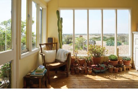 Required Reading: 'Still Lives: In the Homes of Artists, Great and Unsung,' by Leslie Williamson - Remodelista Prospect Cottage, Derek Jarman, Bohemian Interiors, Seaside Home, Famous Gardens, Cottage Interiors, Back To Home, Bohemian Interior, Wood Chest