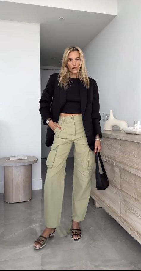 Cargo Pant Business Casual, Pista Green Jeans Outfit, Cargo And Blazer Outfit, Cargo Pants Autumn Outfit, Office Cargo Pants Outfit, Khaki Green Trousers Outfit, Cargo Pants Classy Outfit, Transitional Outfits Summer To Fall 2023, Light Green Pants Outfit Women