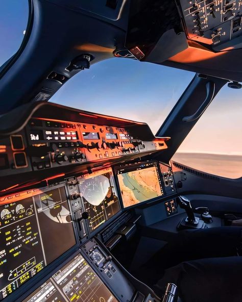 Student Pilot Aesthetic, Pilot Motivation, Airbus A380 Cockpit, Pilot Dream, Boeing 737 Cockpit, Cockpit View, Pilot Life, Pilot Career, Aviation Education