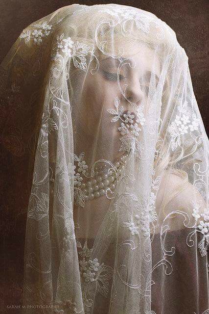 Creepy Beautiful, Veiled Beauty, Miss Havisham, Ghost Bride, Raindrops And Roses, White Goth, Mode Editorials, My Favourite Things, Dark Beauty