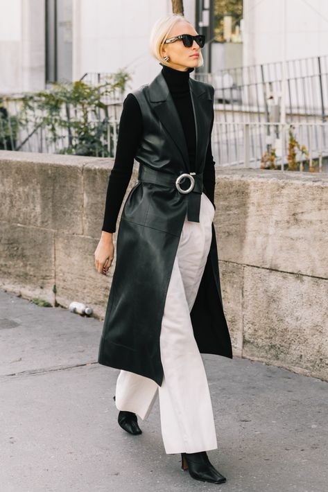 Winter Cruise, Minimalistic Outfits, Georgia Rose, Long Leather Coat, Dramatic Style, Beige Outfit, Ribbed Turtleneck Sweater, Collage Vintage, Estilo Chic