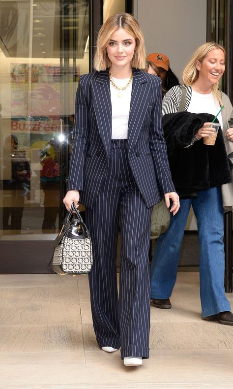 Striped Pants Outfit Work, Smart Sixth Form Outfits, Thesis Outfit, Formal Outfits For Women Classy, Smart Outfit Women, Sixth Form Outfits Smart Business Casual, 6form Outfits, Lucy Hale Haircut, Sixth Form Outfits Smart