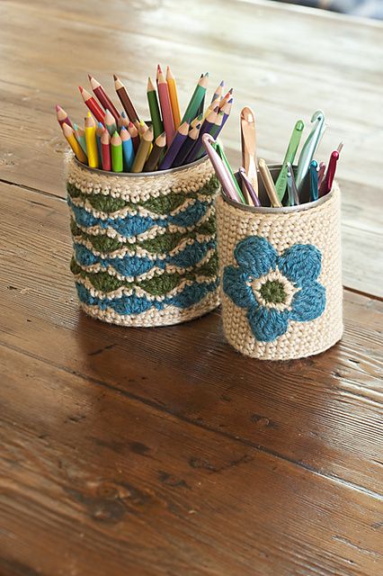 Porta-lapices Crocheted Baskets, Crochet Jar Covers, Crochet Pencil, Crochet Cozy, Crochet Kitchen, Crochet Decoration, Crochet For Home, Crochet Basket, Love Crochet