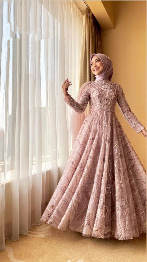 Dusty Pink Gown, Elegant Black Prom Dresses, Model Dress Kebaya, Dress Muslim Modern, Muslimah Wedding Dress, Muslim Wedding Dress, Girls Dress Outfits, Soiree Dress, Muslimah Dress