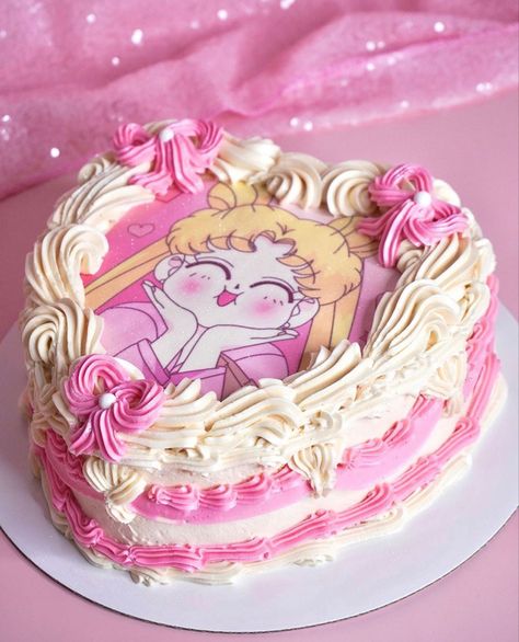 Sailor Moon Cake Ideas, Pastel Sailor Moon, Cake Anime, Sailor Moon Cakes, Sailor Moon Birthday, Violet Cakes, Anime Cake, Creative Birthday Cakes, Pretty Birthday Cakes