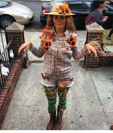 Diy Halloween Costumes Scarecrow, Easy Scarecrow Costume, Halloween Diy Outfit, Diy Scarecrow Costume, Halloween Costumes Scarecrow, Diy Scarecrow, Halloween Costumes For Work, Scarecrow Costume, Halloween Makeup Diy