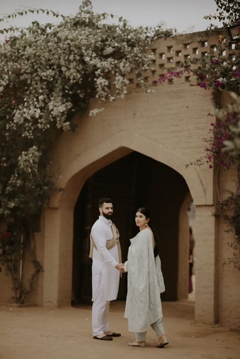 Pre Wedding Photoshoot India, Never Getting Married, Pre Wedding Shoot Ideas, Pre Wedding Photoshoot Outdoor, Pre Wedding Poses, Wedding Couple Poses Photography, Wedding Couple Poses, Couple Picture Poses, Couple Photoshoot Poses