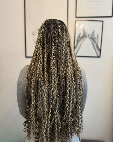 Always love an Ash blond mix✨✨ Style: Small knotless goddess braids Color mix: 4 6/13 24 27 Curls: 6/13 Small Knotless Goddess Braids, Goddess Braids Color, Knotless Goddess Braids, Braids Color, Ash Blond, Small Knotless, Knotless Braids, Mix Style, Color Mix