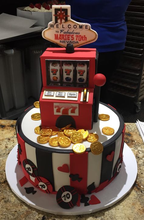 Casino Theme Cake Ideas, Vegas Cakes Birthday, Casino Cake Ideas, Casino 30th Birthday Cake, Casino Birthday Cake, Casino Birthday Cakes For Men, Casino Bday Cake, Casino Theme Cake, Las Vegas Birthday Cake