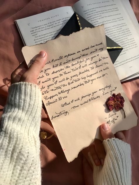 Letter For Him, Gifts Aesthetic, Writing A Love Letter, Pretty Letters, Old Letters, Aesthetic Letters, Aesthetic Gift, Pen Pal, Handwritten Letters