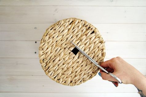 Basket Lampshade cut out - Home Decorating Trends - Homedit Diy Weave Lampshade, Basket Into Lampshade, Diy Seagrass Lampshade, How To Make A Rattan Lampshade, Basket Lampshade Diy, Diy Woven Basket, Jute Rope Lampshade, Make A Lampshade, Basket Lighting