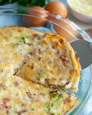 Crustless Ham and Cheese Quiche - Macrostax Morning Meal Prep, Ham Broccoli, Ham Quiche, Iifym Recipes, Ham And Cheese Quiche, Macro Nutrition, Cheese Quiche, Macro Friendly Recipes, Breakfast Quiche