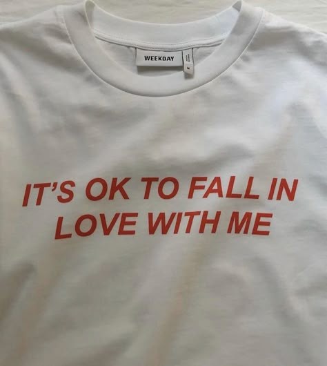 Fall In Love With Me, Silly Shirt, Funky Shirts, Text Tee, Shirt Diy, Funny Slogans, Aesthetic Shirts, Slogan Tee, 로고 디자인