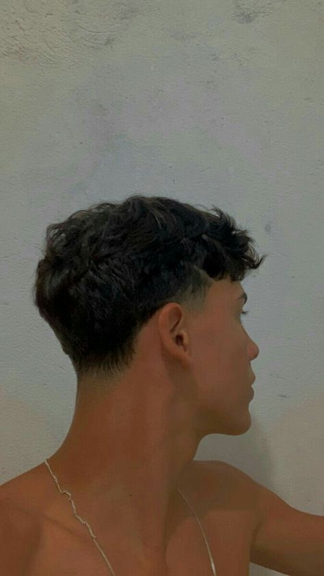 Skin Taper Fade Men, Low Taper Fade Haircut Wavy Hair, Low Skin Taper, Low Fade Haircut Mens Medium, Skin Taper, Low Fade Curly Hair, Mens Haircuts Thick Hair, Hair Types Men, Taper Fade Short Hair