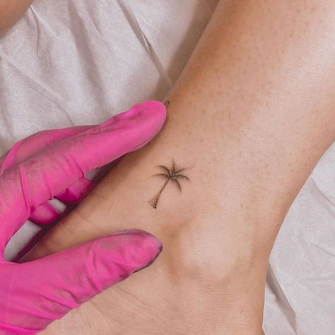 Tiny Palm Tree Tattoo, California Tattoo Ideas, Palm Tree Tattoo Ankle, Hawaii Tattoo, Surf Tattoo, Hawaii Tattoos, Thailand Tattoo, Tropical Palm Trees, Palm Tattoos