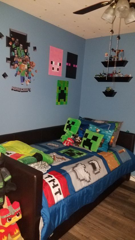 Big Minecraft Bedroom Ideas, Modern Minecraft Bedroom, Boys Fortnite Bedroom, Minecraft Bedroom Decor In Game, Roblox Bedroom, Minecraft Bedroom Wall Mural, Mine Craft Bedding, Minecraft Decor, Minecraft Bedroom Decor