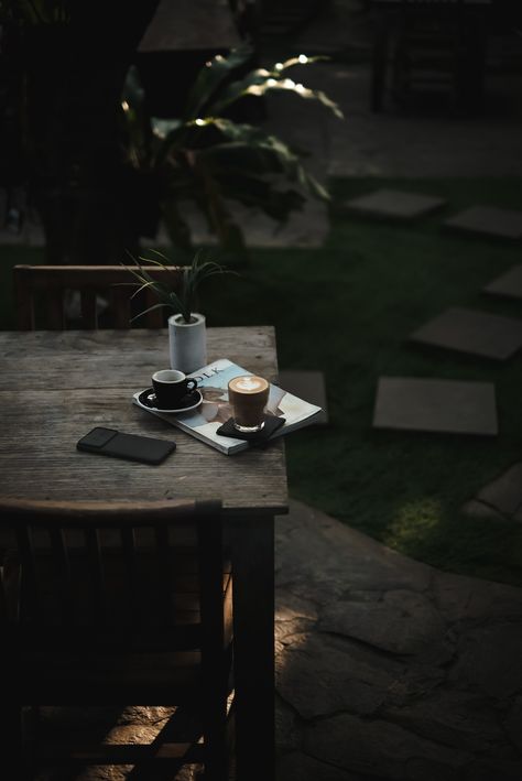 Cafe Chill, Korean Wallpaper, Green Aesthetics, Coffee Style, Ig Aesthetic, Coffee Shop Photography, Coffee Shop Interior Design, Coffee Shot, Image Vintage