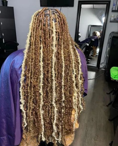 Butterfly Locs: Everything to Know About This Hairdo