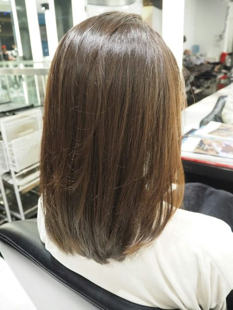 Long Bob Hairstyles Back View, Haircut Just Below Shoulders, Shoulder Length U Shaped Haircut, U Haircut For Short Hair, Round One Length Haircut, Mid Length Straight Hair, Mocha Color Hair, Collarbone Length Hair, Layered Haircuts Shoulder Length