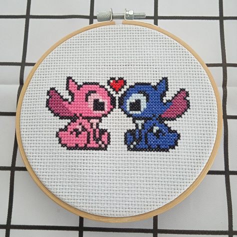 Small Disney Cross Stitch Patterns, Disney Stitch Cross Stitch Pattern, Lilo And Stitch Cross Stitch Pattern, Crochet Stitch Disney, Lilo And Stitch Cross Stitch, Lilo Ve Stitch, Disney Patterns, Cross Stitch Cute, Up Pixar