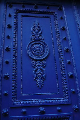 Décoration : Bleu roi Paris Doors, Doors Blue, Colbalt Blue, Blue Electric, Door Detail, Blue Cobalt, Paris Design, Blue Door, Unique Doors