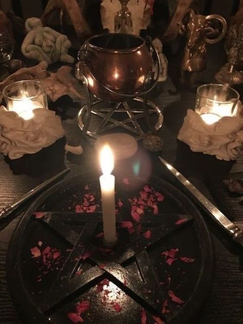 Witchcraft Altar, Dark Witch, Witch Shop, Witches Altar, Pagan Altar, Baby Witch, Magic Aesthetic, Witch Spell, Season Of The Witch