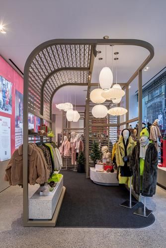 Photo by Evan Joseph Fashion Booth Design, Pop Up Store Design Ideas, Shoe Store Design, Mall Kiosk, Clothing Store Displays, Retail Design Display, Architecture Magazine, Aircraft Interiors, Spatial Design