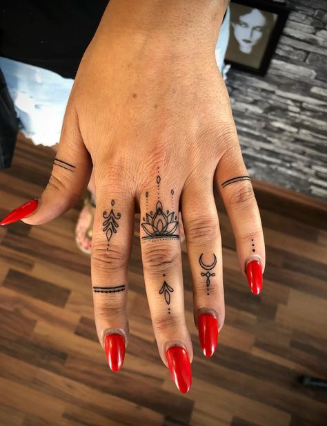 Finger Finesse: 30 Catchy Finger Tattoo Ideas for Women! - WomenSew Finger Tattoo Ideas For Women, Minimalist Symbols, Finger Tattoo Ideas, Minimal Tattoo Designs, Minimal Tattoo Ideas, Toe Tattoos, Shoulder Sleeve Tattoos, Finger Tattoo For Women, Key Tattoo