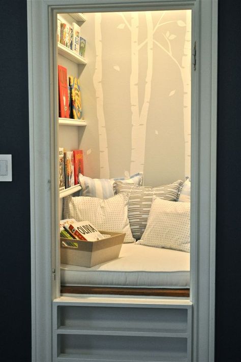 17 Secret Reading Nooks to Hide in All Weekend Long Gömda Rum, Closet Nook, Reading Nook Closet, Office Nook, Kid Closet, Home Libraries, Cozy Reading Nook, Design Del Prodotto, Decoration Inspiration