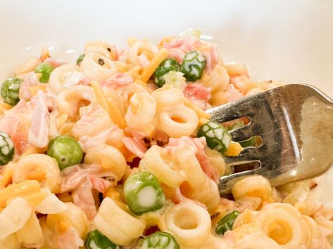 Salad With Macaroni Noodles, Ring Macaroni Salad, Ring Macaroni Salad Recipe, Ring Noodle Recipes, Ring Pasta Salad Recipes, Ring Noodle Pasta Salad, Noodle Ring Recipe, Macaroni Salad With Shell Pasta, Macaroni Salad With Tuna And Peas