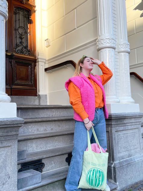 Cute colorfuk outfit check at Herengracht, Amsterdam. Cute pink teddy gilet with orange blouse. Pink Gilet Outfit, Pink Vest Outfit, Cute Colorful Outfits, Teddy Gilet, Gilet Outfit, Colorful Outfit, Pink Vest, Pink Teddy, Orange Blouse