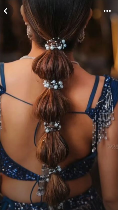 Hairstyle For Lengha Indian Fashion, Lengha Hairstyles Indian Fashion, Hairstyle For Lengha, Lengha Hairstyles, Bride Saree Wedding, Open Hairstyles Indian Wedding, Trendy Bridal Hairstyles, Glow Wedding, Half Bun Hairstyles