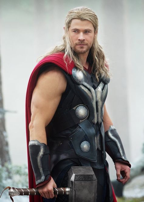 Thor Hemsworth Haircut, Chris Hemsworth Thor, Short Dark Hair, Haircut Style, Thor Ragnarok, Avengers Age, Dc Movies, Loki Thor, Age Of Ultron