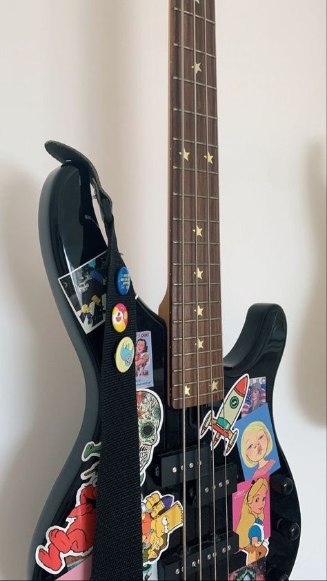 Bass Aesthetic, Gitar Vintage, Electric Guitar Design, Guitar Obsession, Cool Electric Guitars, Music Aesthetic, Guitar Design, Photo Diary, Cool Guitar