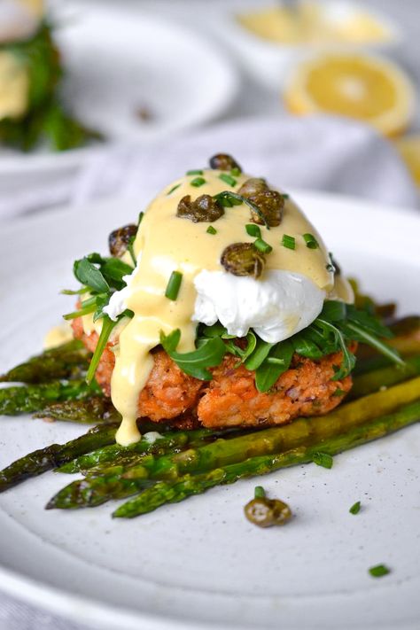 Cast Iron Cookie, Crispy Capers, Salmon Cake, Mediterranean Diet Breakfast, Eggs Benedict Recipe, Egg Benedict, Diet Breakfast Recipes, Dairy Free Eggs, Salmon Cakes